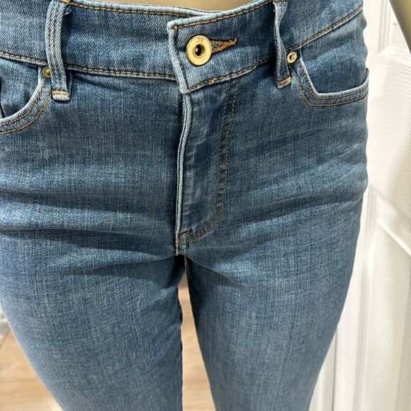 TOMMY HILFIGER TRIBECA STRAIGHT-LEG JEANS. LIGHT WASH. - Picture 9 of 11